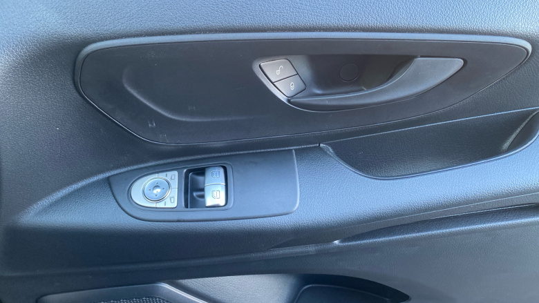 Mercedes-Benz Vito L2 Diesel Rwd 116CDI Pro Crew Van 9G-Tronic